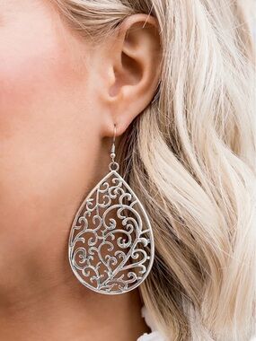 Paparazzi New Grapevine Grandeur Silver Teardrop Earrings